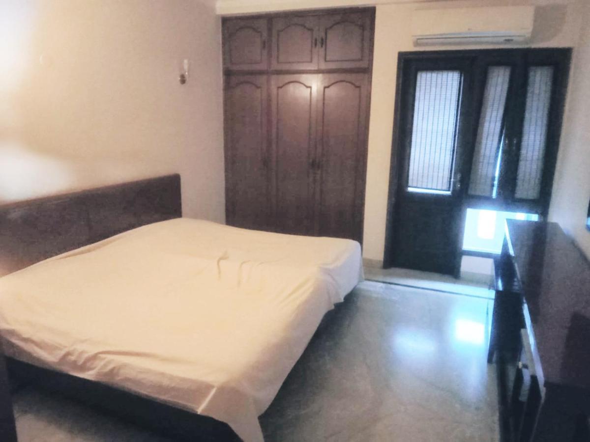 Captivating 2-bed In Apartment New Delhi