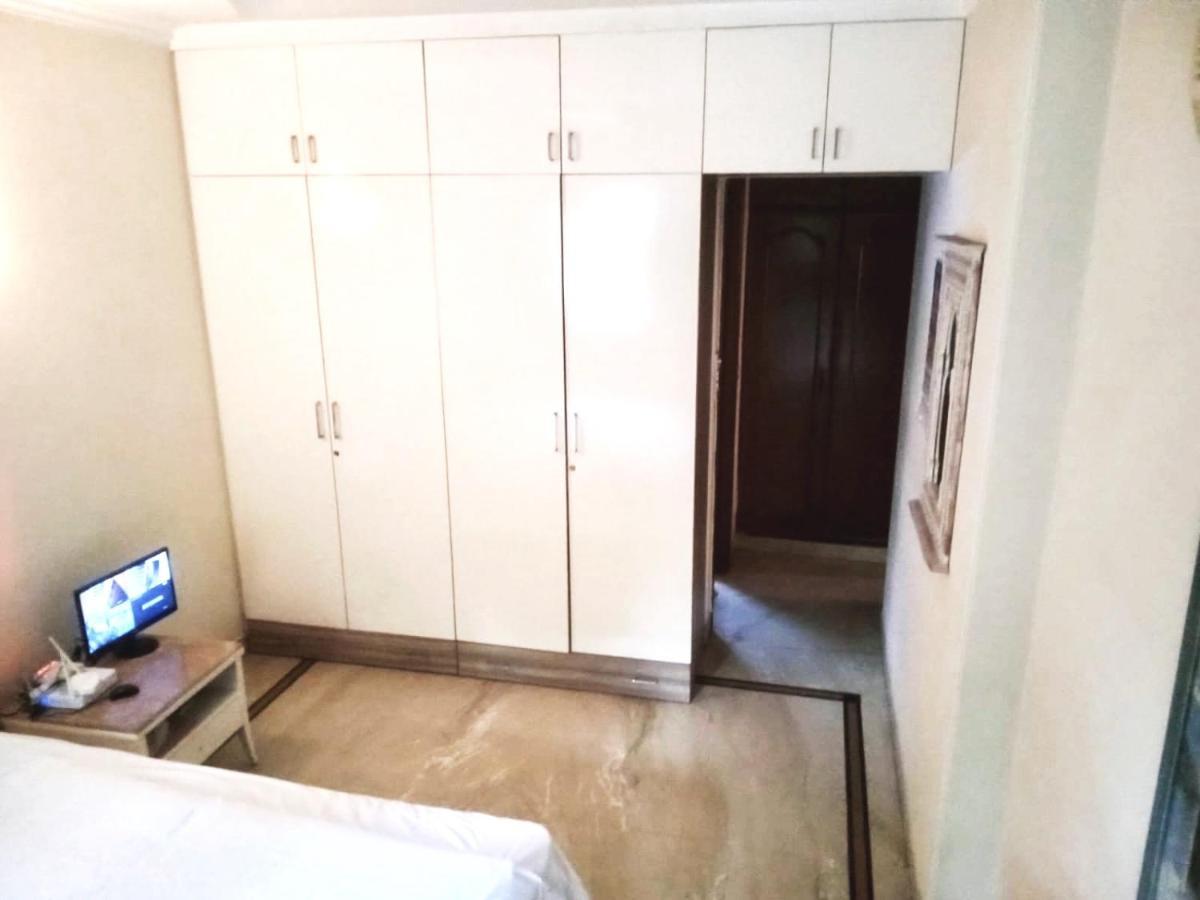 Captivating 2-bed In Apartment New Delhi